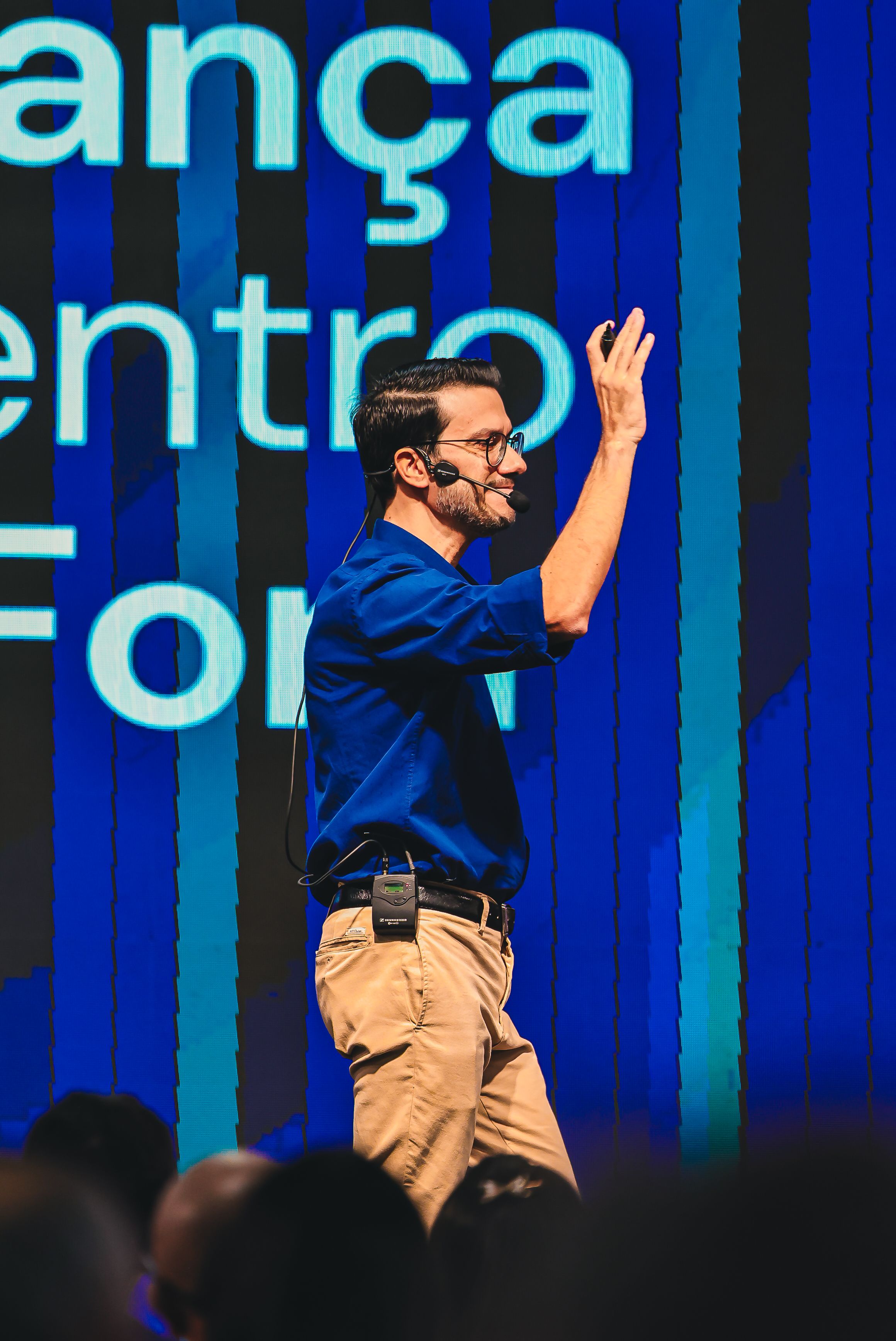 Deyvison Nery no palco do Show Corporativo Online